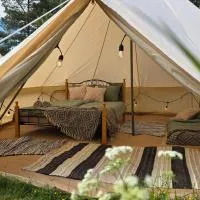 Glamping & Homestay in Kihnu，位于Rootsiküla的酒店