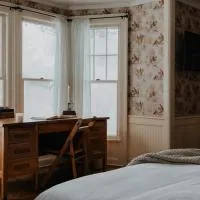 Book Village Inn - Twain Room Queen Bed，位于Hobart的酒店