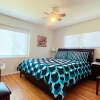 Cozy Beautiful Private Home in Prime Location，位于格伦多拉的酒店