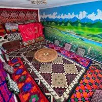 Ay-Rus Guest house Salt Lake，位于Kyzyl-Tuu的酒店