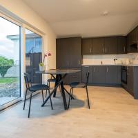 Coastal Cabin, Oranmore, Galway，位于戈尔韦戈尔韦机场 - GWY附近的酒店