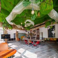 Tianmen Mountain Panorama & Cultural Art Exchange Hostel，位于张家界Zhangjiajie Hehua International Airport - DYG附近的酒店