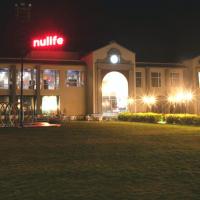 NULIFE，位于贾姆讷格尔贾姆讷格尔机场 - JGA附近的酒店