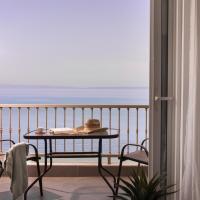 The Beach House - Steps from the Sea Hanioti，位于卡尼奥提的酒店