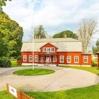 Hova Prästgård Bed & Breakfast，位于Hova的酒店