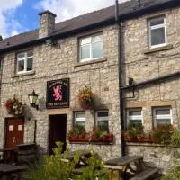 The Red Lion，位于贝克韦尔的酒店