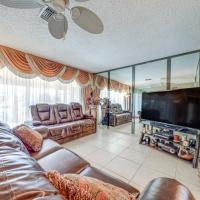 4 Mi to Hard Rock Stadium Miramar Home with BBQ!，位于米拉玛North Perry - HWO附近的酒店