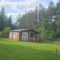 Zacisze 6 osobowy Domek nad jeziorem,位于Świętne的酒店
