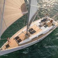 Private Sail Yacht on the Amalfi Coast Escape the Crowds in Style，位于波西塔诺的酒店