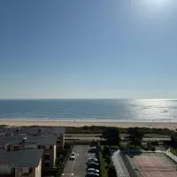Vistas al mar, a 1 min de la playa, terraza, wifi，位于拉雷多的酒店