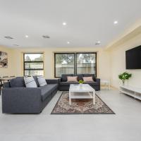 Westmeadow Breeze Skyline Stay 8 Min to Airport，位于墨尔本墨尔本机场 - MEL附近的酒店