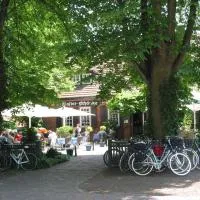 Klosterschänke Hude Hotel Ferienwohnungen Restaurant Café，位于Hude的酒店
