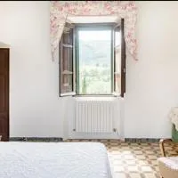 Casa De Sanctis Suite con doppia vista lago，位于Colle di Tora的酒店