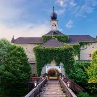TAUROA Schloss Gabelhofen，位于丰斯多夫的酒店