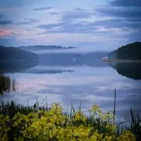 Z widokiem na jezioro - dom wakacyjny Kaszuby，位于斯特日察的酒店