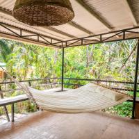 CAHAYA Nest Self-Service Home in Rainforest with Kitchen - AC, Monkeys, Bats!，位于Subic Bay Intl苏比克湾国际机场 - SFS附近的酒店