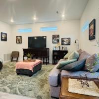 Modern 3BR-Ample Home near Walmart HQ & Downtown，位于本顿维尔阿肯色西北地区机场 - XNA附近的酒店