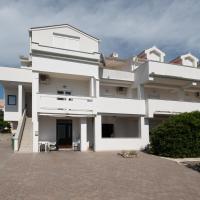 Apartments by the sea Pag - 24467，位于帕格的酒店