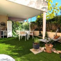 Apartment for 4 with beautiful garden，位于耶尔土伦-耶尔机场 - TLN附近的酒店