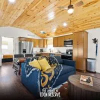 The Lodges at Eden Reserve - Pet Friendly Cabins Near Ark，位于威廉斯敦的酒店