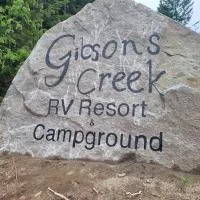 Gibsons Creek RV Resort and Campground，位于吉布森斯的酒店