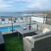 Stunning Sea View Apartment in Newquay with 2 Heated Pools，位于卡兰斯拓克的酒店