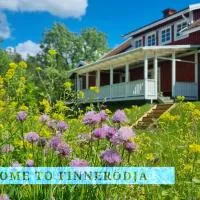 Family house near Tiveden National Park with fireplace, grand piano and 10,000 sqm property，位于Finnerödja的酒店