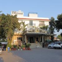 HOTEL KB's Grand，位于舍地Shirdi Airport - SAG附近的酒店