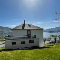 Retro hus med fin beliggenhet，位于Haddal的酒店