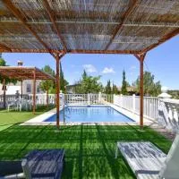 Exclusive Villa in Catadau: Pool & Private Gardens，位于Catadau的酒店