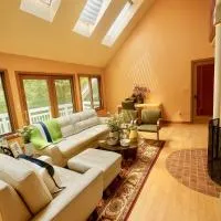 SunnyPeace Modern Home Stay，位于Harwinton的酒店