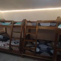 Backpackers homebase El Nido Palawan Free use of motorbike，位于爱妮岛El Nido Airport - ENI附近的酒店