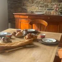 Parenthèse à la Maison de l'Ecrivain entre nature et petit déjeuner festin，位于Servon的酒店