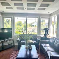 Charming Riverside Villa - Golf - Airport - UBC，位于温哥华温哥华国际机场 - YVR附近的酒店