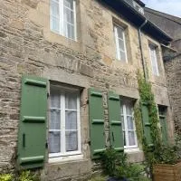 Chambres d'hôtes de charme au cœur de Tréguier,位于特雷吉耶的酒店