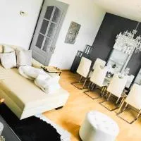 VILLA SUNSHINE "SILVER SUITE" nad JEZIOREM WIELE PRZESTRZENI ZA NISKĄ CENĘ，位于Lipnica的酒店