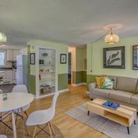 Mid-Century Wilmington Cottage，位于威尔明顿威尔明顿国际机场 - ILM附近的酒店