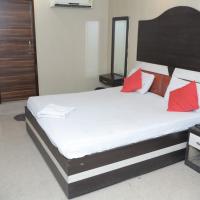 Hotel Happy Living，位于鲁德拉普尔潘特纳加机场 - PGH附近的酒店