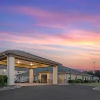 Best Western TimberRidge Inn，位于Grove的酒店