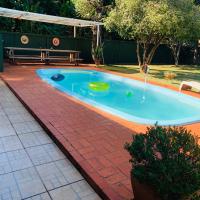 Casa Nina, com Piscina e Brinquedoteca, Super Próxima das Cataratas e Aeroporto，位于伊瓜苏伊瓜苏瀑布国际机场 - IGU附近的酒店