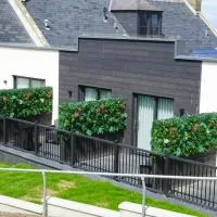The Knowes Hotel & Restaurant，位于Macduff的酒店