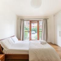 Big Parkside Apartment 2Bed 2Bath with Private Entrance，位于都柏林都柏林机场 - DUB附近的酒店