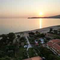 Sissy's Suites San Antonio Beach Potos Thassos，位于波托什的酒店