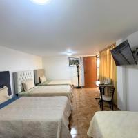 Hostel AyJ Familia Round Trip Airport Tr4nsfer Included，位于利马豪尔赫·查韦斯国际机场 - LIM附近的酒店