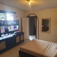 Torreón 1 - Habitación cerca del aeropuerto con alberca，位于托雷翁托雷翁国际机场 - TRC附近的酒店