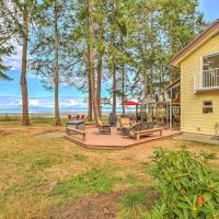 Kye Bay Winter Beach House，位于科莫克斯科莫克斯机场 - YQQ附近的酒店