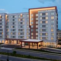 Hyatt Place Montreal Airport，位于多瓦尔蒙特利尔皮埃尔埃利奥特特鲁多国际机场 - YUL附近的酒店