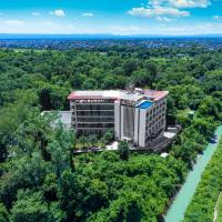 Hotel Siraichuli，位于奇旺Bharatpur Airport - BHR附近的酒店