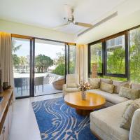 The Salt Collections Beachfront Resort Da Nang，位于岘港的酒店