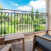 Exceptional 1-Bedroom Apartment 300m from Garoupe Beach Cap d&rsquo;Antibes，位于昂蒂布的酒店